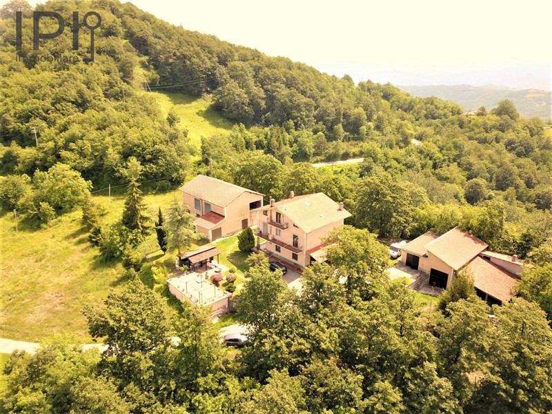 Villa in Vendita a Cairo Montenotte, 390'000€, 600 m²