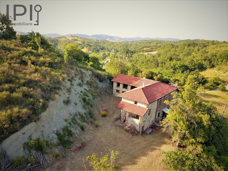 Rustico in Vendita a Pareto, 85'000€, 400 m²