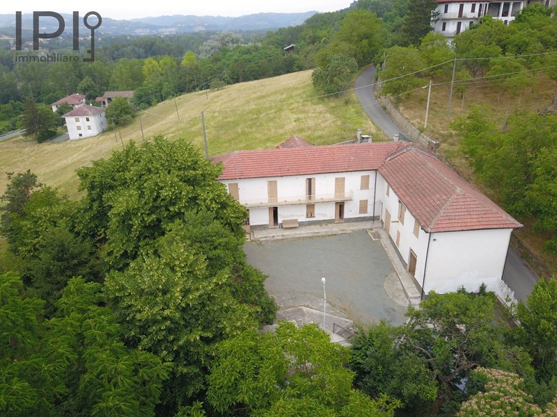 Rustico in Vendita a Melazzo, 180'000€, 370 m²