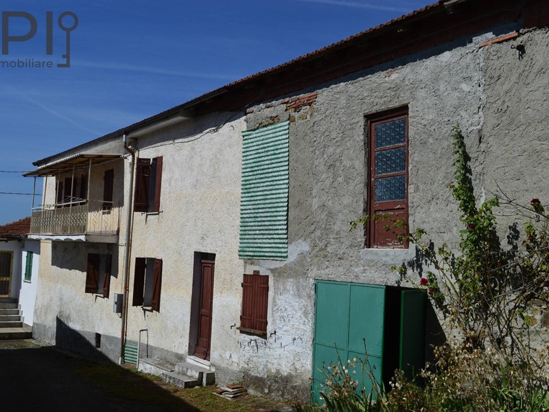 Rustico in Vendita a Spigno Monferrato, 19'000€, 220 m², con Box