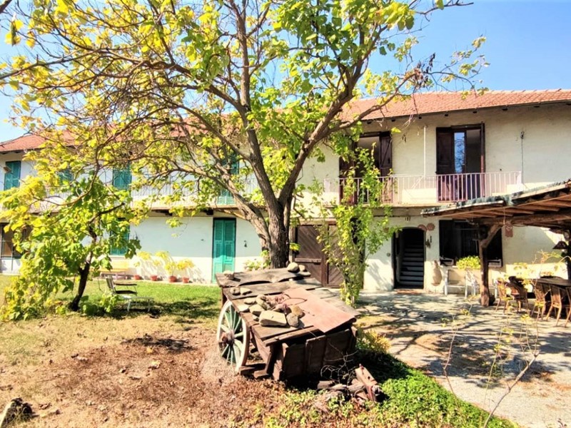 Villa in Vendita a Merana, 220'000€, 400 m²