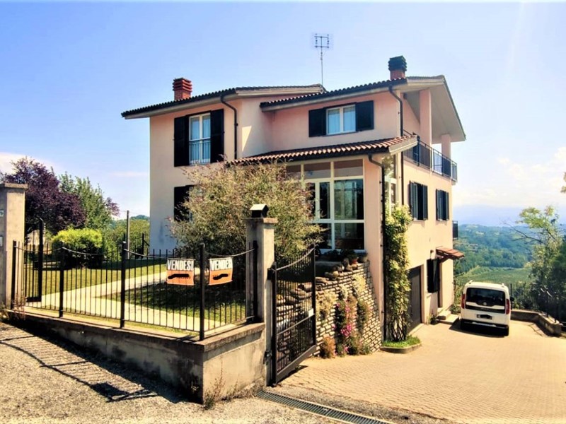 Villa in Vendita a Murazzano, 239'000€, 360 m²