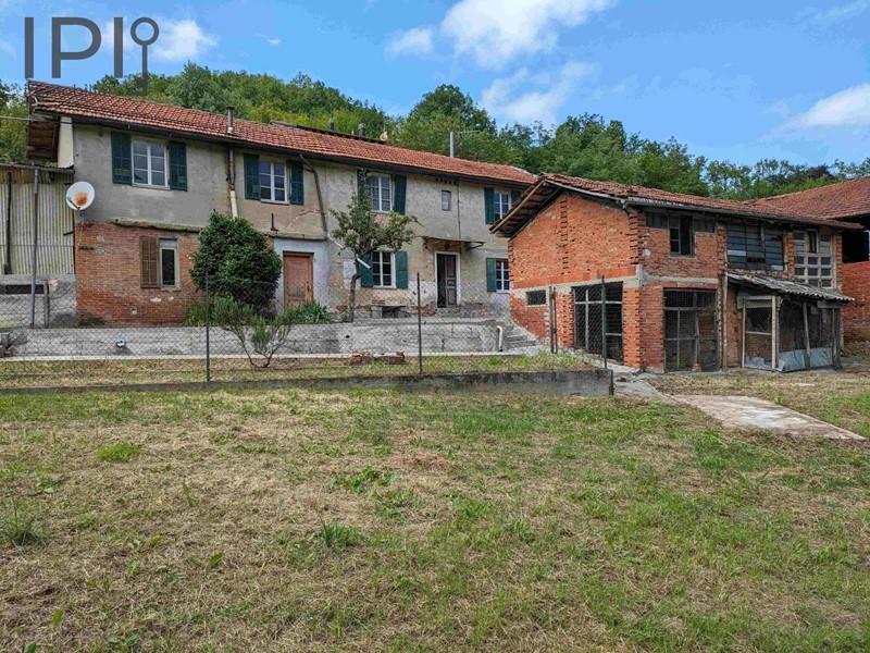 Rustico in Vendita a Cairo Montenotte, 68'000€, 300 m²