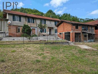 Rustico in Vendita a Cairo Montenotte, 68'000€, 300 m²