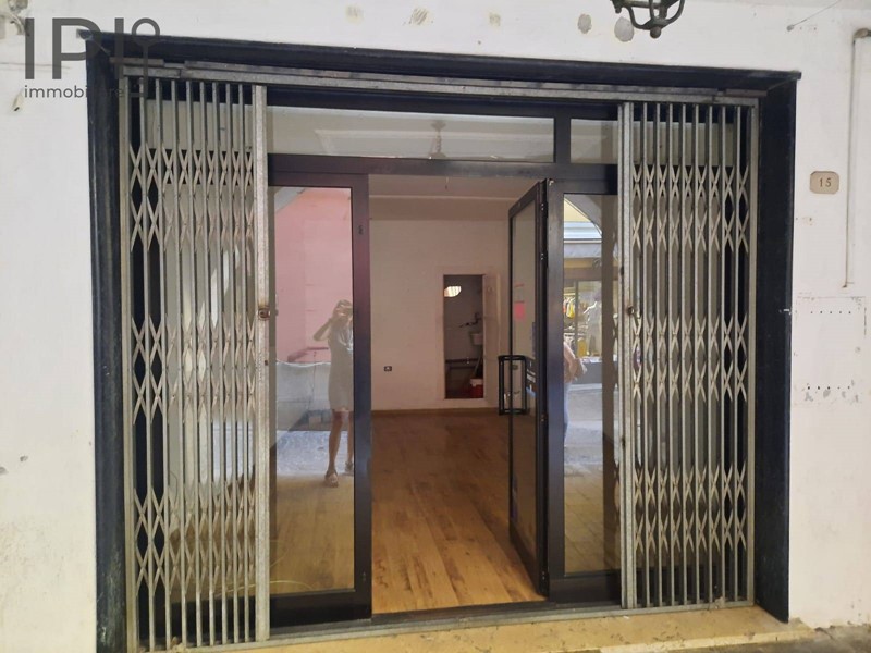 Attività commerciale in Affitto a Cairo Montenotte, 350€, 25 m²