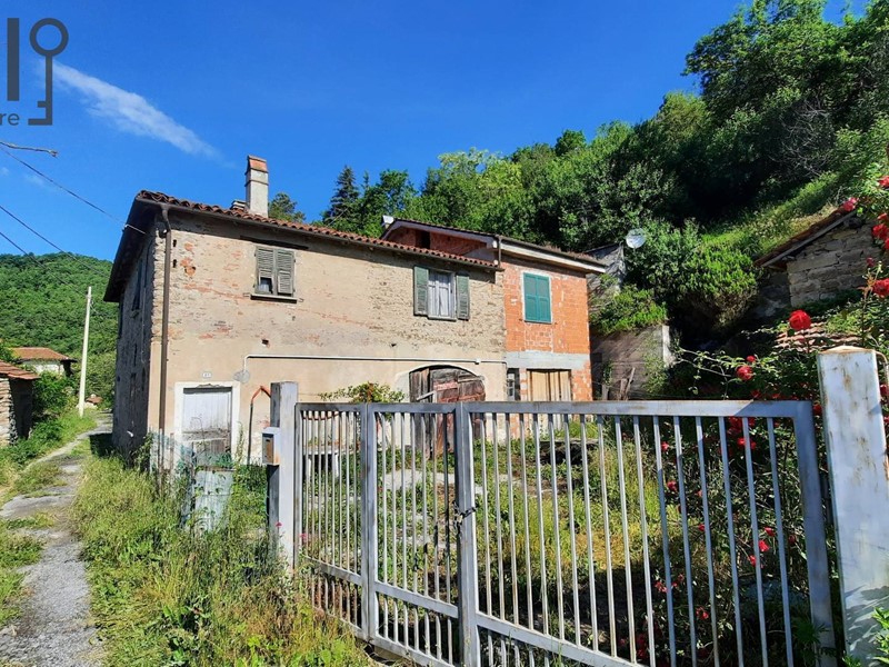 Rustico in Vendita a Cairo Montenotte, 55'000€, 200 m²