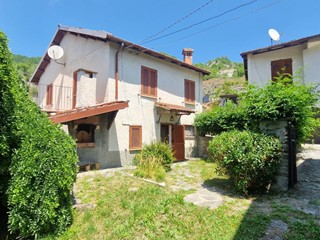 Villa in Vendita a Spigno Monferrato, 150'000€, 230 m²