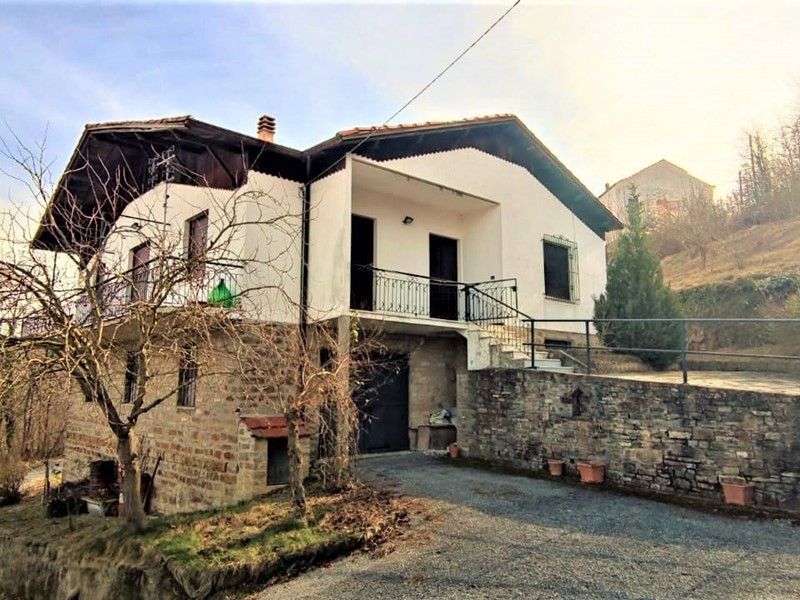 Villa in Vendita a Prunetto, 140'000€, 210 m²