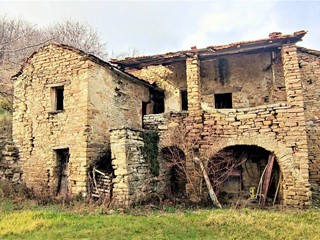 Rustico in Vendita a Montechiaro d'Acqui, 55'000€, 180 m²