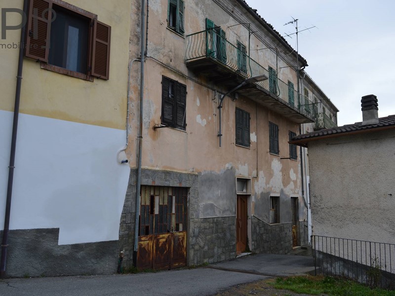 Casa Semi Indipendente in Vendita a Roccavignale, 38'000€, 250 m²