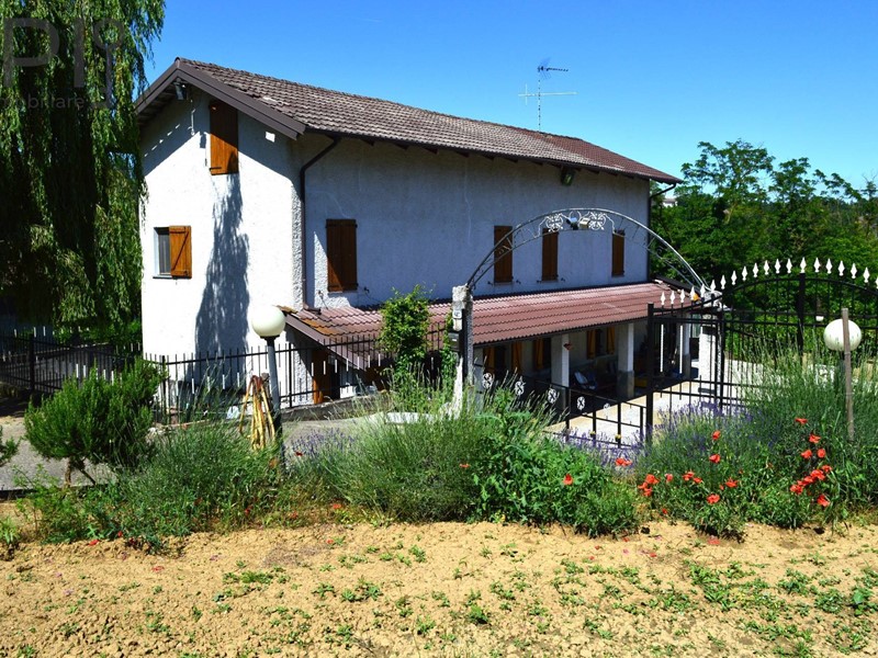 Villa in Vendita a Incisa Scapaccino, 169'000&euro;, 180 m²