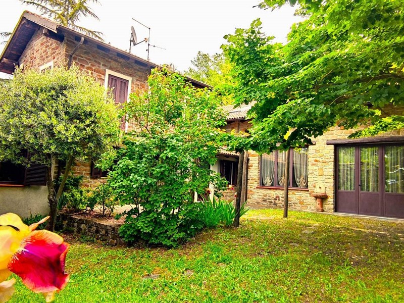 Villa in Vendita a Castelletto d'Erro, 380'000€, 350 m²