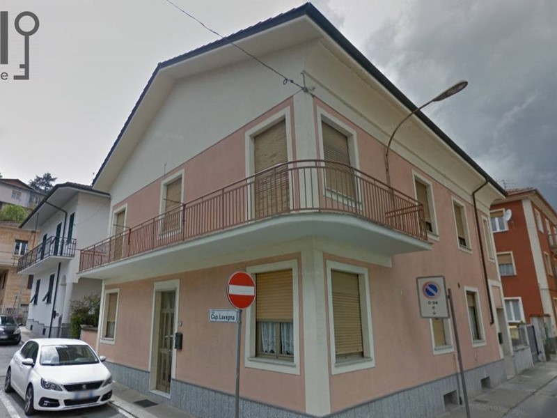 Villa in Vendita a Cairo Montenotte, 275'000€, 300 m²