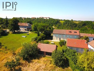 Rustico in Vendita a Vaglio Serra, 120'000&euro;, 350 m², con Box