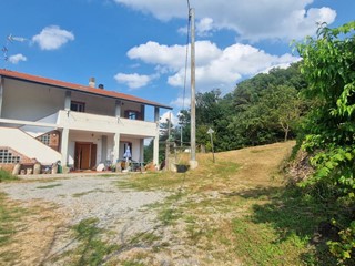 Casa Indipendente in Vendita a Cairo Montenotte, 175'000€, 300 m²