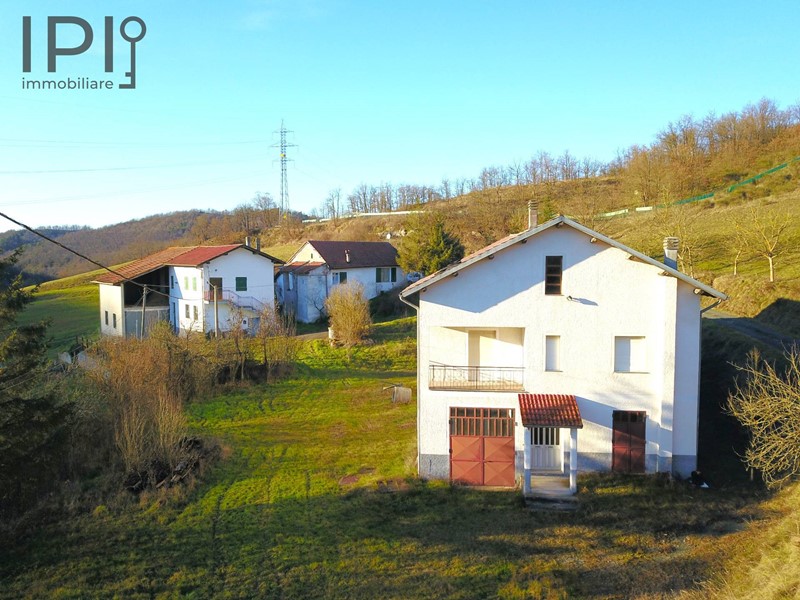 Casa Indipendente in Vendita a Pareto, 130'000€, 450 m²