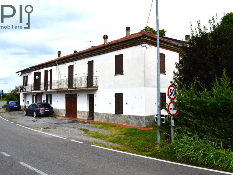 Casa Semi Indipendente in Vendita a Spigno Monferrato, 85'000€, 250 m²