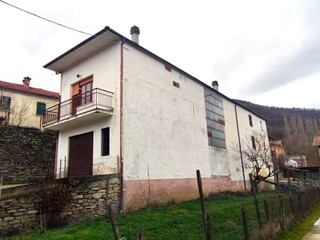 Casa Indipendente in Vendita a Pezzolo Valle Uzzone, 50'000€, 200 m²