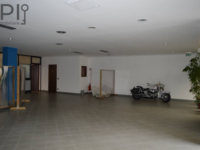 Immobile commerciale in Affitto a Cairo Montenotte, 800€, 210 m²