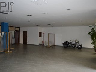 Immobile commerciale in Affitto a Cairo Montenotte, 800€, 210 m²