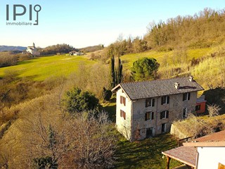 Villa in Vendita a Ponzone, 160'000€, 250 m²