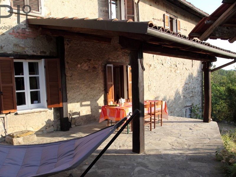 Villa in Vendita a Ponzone, 160'000€, 250 m²