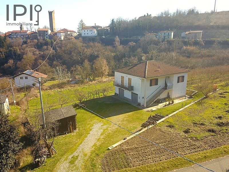 Villa in Vendita a Denice, 120'000€, 280 m²