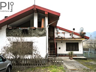 Casa Semi Indipendente in Vendita a Piana Crixia, 120'000€, 260 m²