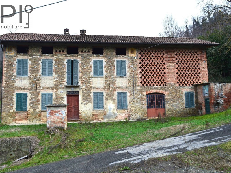 Rustico in Vendita a Cassinasco, 165'000&euro;, 350 m²