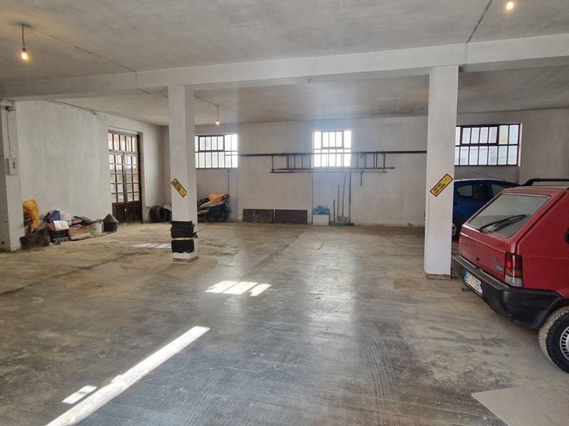 Box in Vendita a Cairo Montenotte, 90'000€, 150 m²