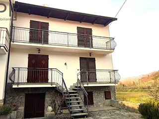 Casa Semi Indipendente in Vendita a Pezzolo Valle Uzzone, 40'000€, 120 m²