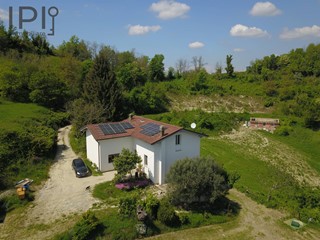 Villa in Vendita a Cavatore, 270'000€, 400 m²