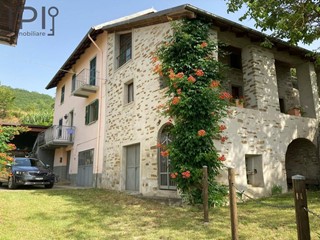 Villa in Vendita a Ponti, 180'000€, 250 m²