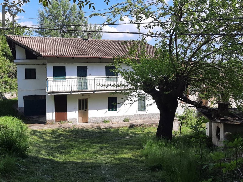 Casa Semi Indipendente in Vendita a Spigno Monferrato, 60'000€, 390 m², con Box