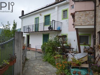 Casa Semi Indipendente in Vendita a Mallare, 98'000€, 200 m²