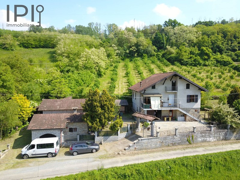 Villa in Vendita a Ponti, 230'000€, 300 m²