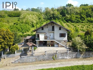 Villa in Vendita a Ponti, 230'000€, 300 m²