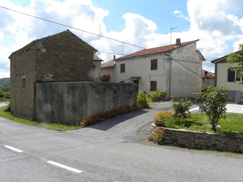 Rustico in Vendita a Piana Crixia, 95'000€, 360 m²