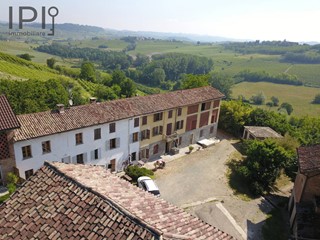 Casa Semi Indipendente in Vendita a Calosso, 90'000&euro;, 400 m²