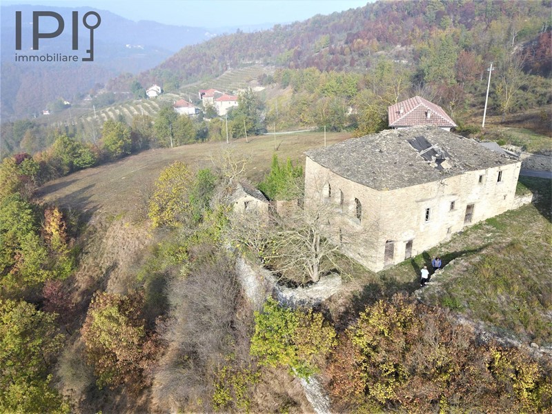 Rustico in Vendita a Castelletto Uzzone, 100'000€, 300 m²