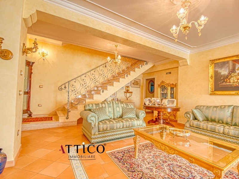 Appartamento in Vendita a Avellino, 490'000&euro;, 305 m²