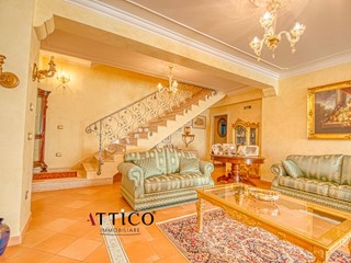 Appartamento in Vendita a Avellino, 490'000&euro;, 305 m²