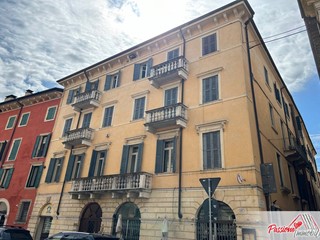 Appartamento in Vendita a Verona, 487'000€, 175 m²