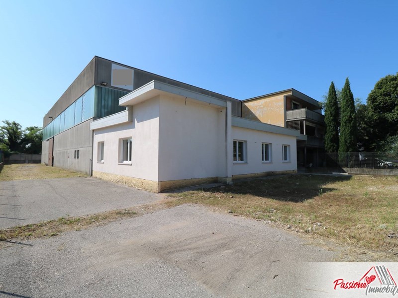 Immobile commerciale in Vendita a Villafranca di Verona, 690'000€, 1000 m²
