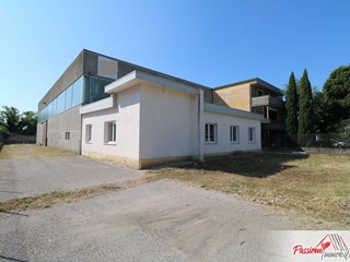 Immobile commerciale in Vendita a Villafranca di Verona, 690'000€, 1000 m²