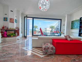 Appartamento in Vendita a Trani, 750'000€, 360 m²