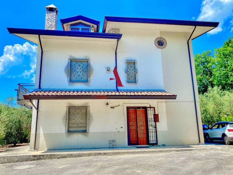 Villa in Vendita a Avellino, 265'000&euro;, 220 m²