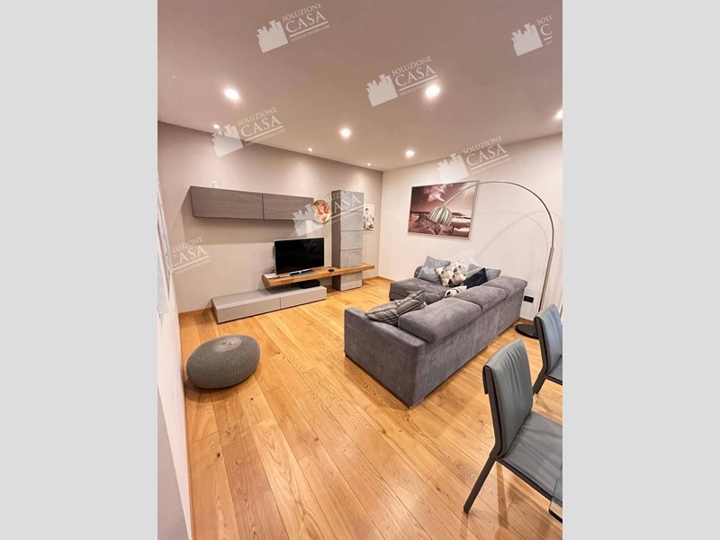 Appartamento in Vendita a Cento, 195 m²