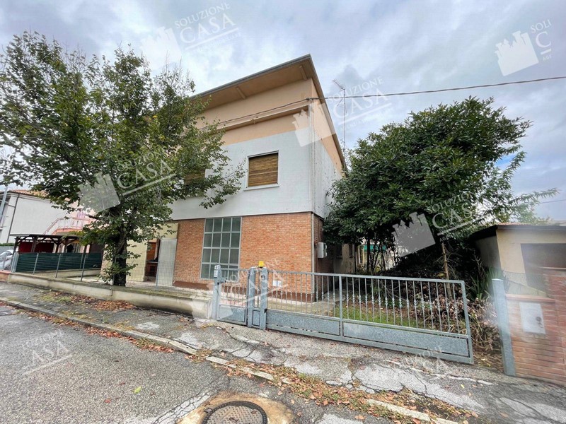 Casa Indipendente in Vendita a Vigarano Mainarda, 79'000€, 204 m²