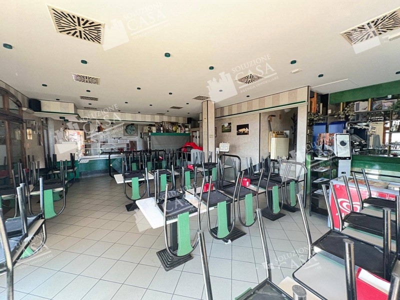 Immobile commerciale in Vendita a Castello d'Argile, 212 m²